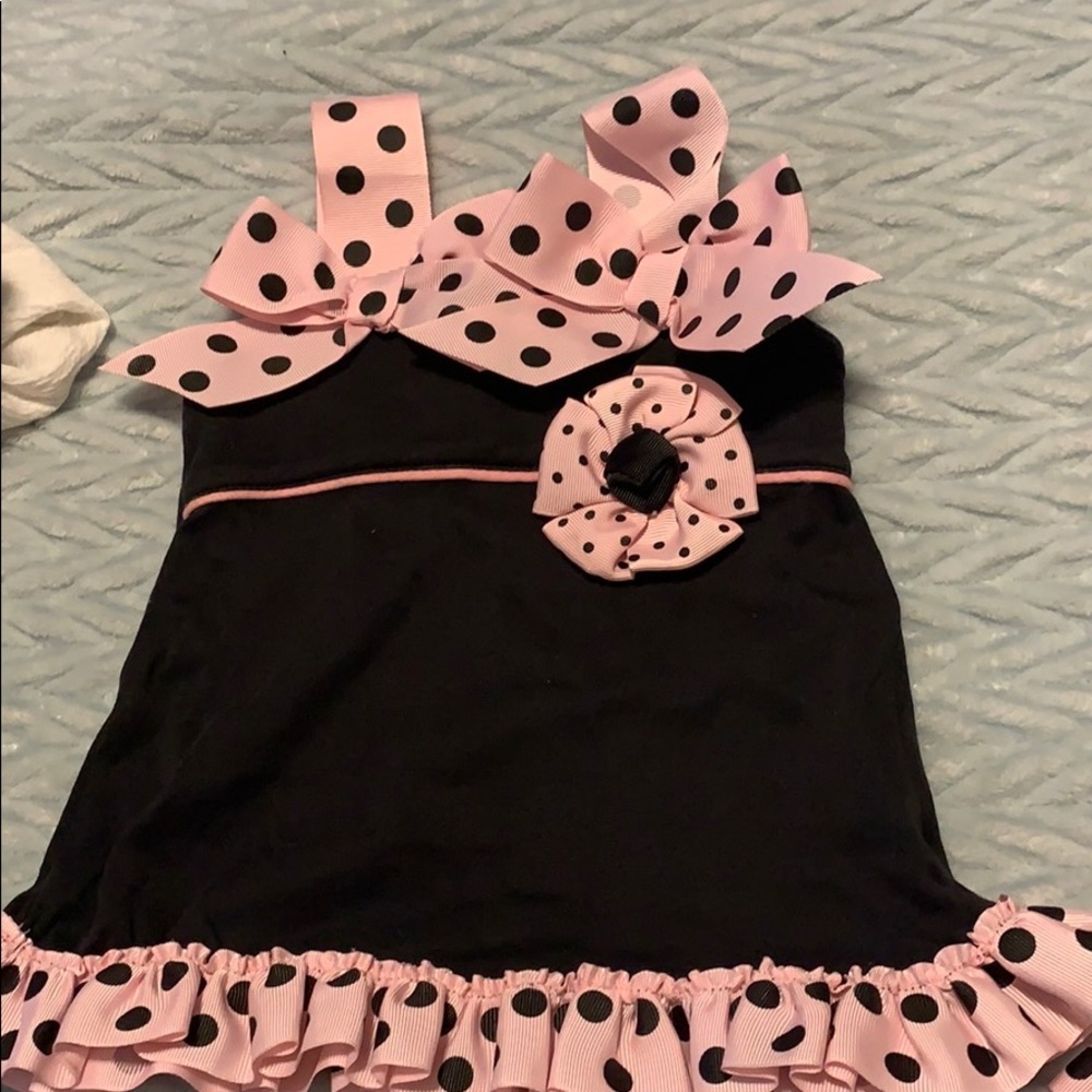 Black with pink/black dot  ribbon.